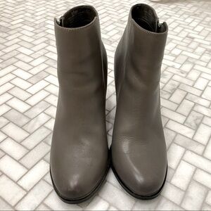 𝅺taxi GENUINE LEATHER GREY ABBY BOOTIES - Size 10